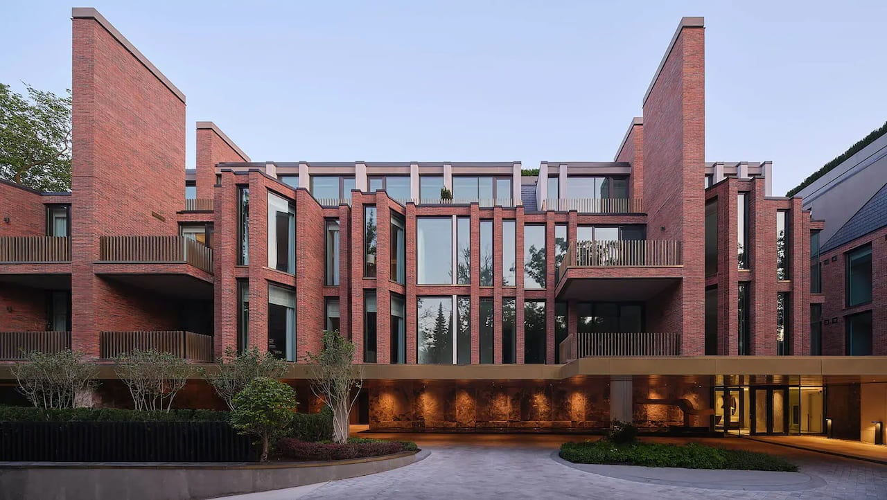 No. 7 Dale, Rosedale — the brick facade and courtyard at dusk