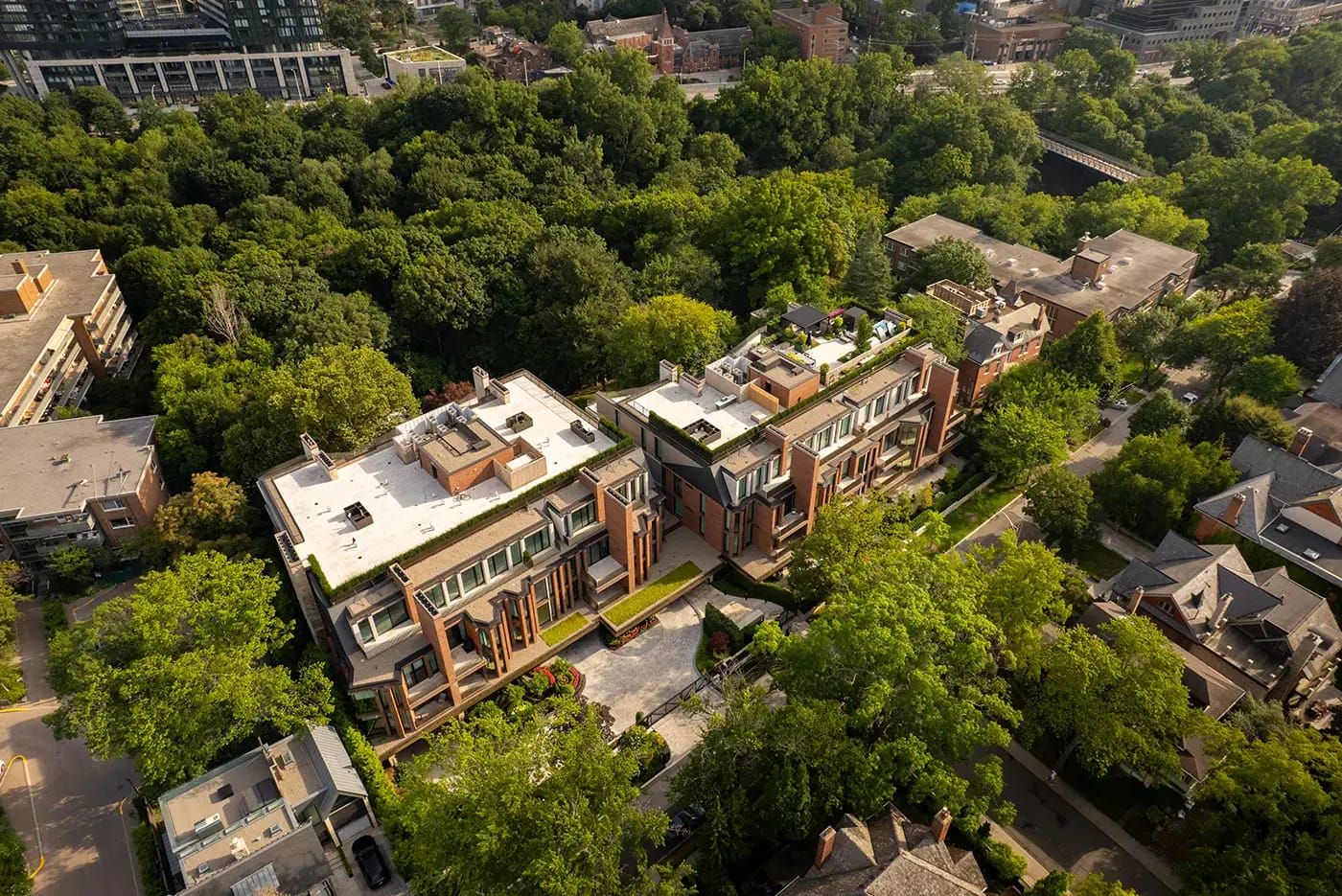No. 7 Dale from above, set into Rosedale’s ravine canopy.