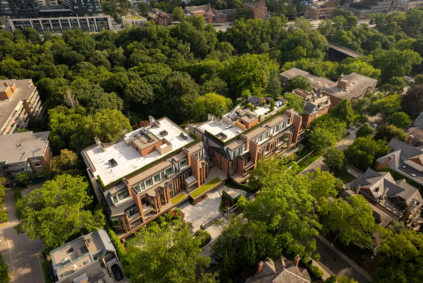 No. 7 Dale from above, set into Rosedale’s ravine canopy.